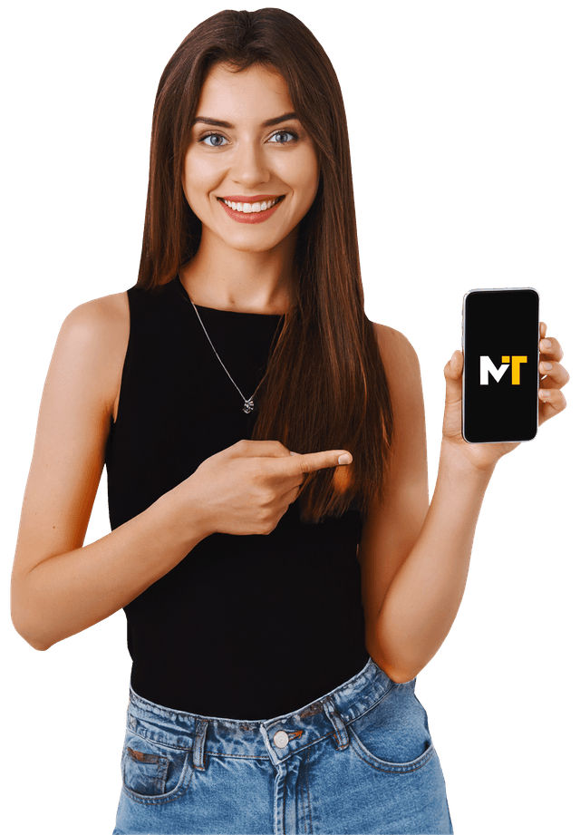 Persona mostrando la app